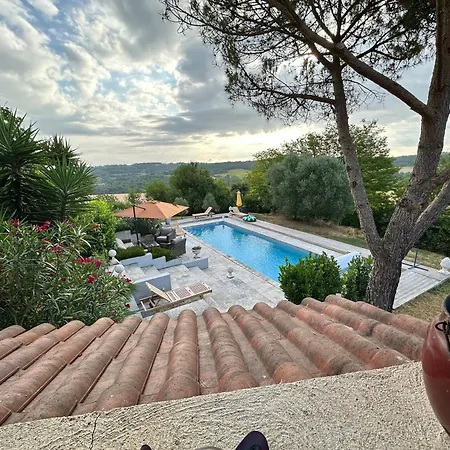 בית נופש Domaine De Larroucau Jegun