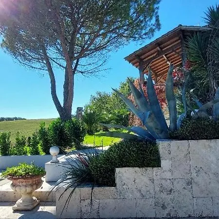 Дом отдыха Domaine De Larroucau Jegun