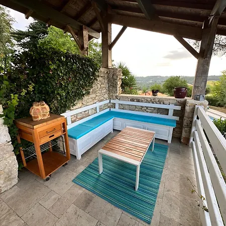 Domaine De Larroucau *