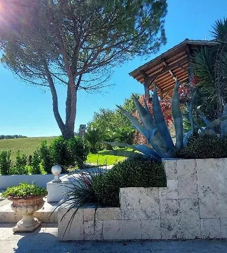 度假居 Domaine De Larroucau Jegun