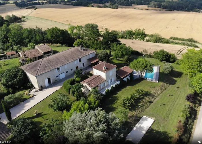 度假居 Domaine De Larroucau Jegun