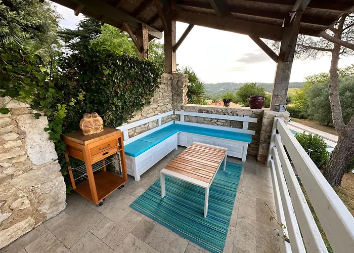 Domaine De Larroucau *