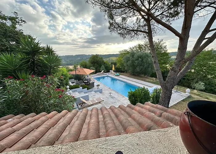 Domaine De Larroucau